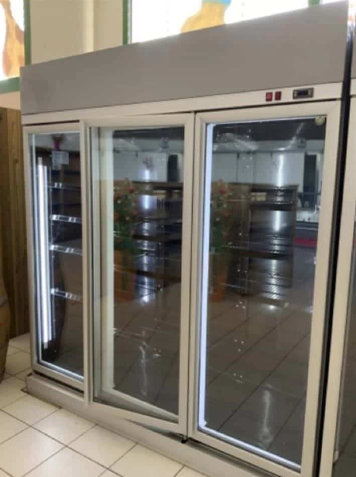 1 armoire, avec 3 portes froid positif