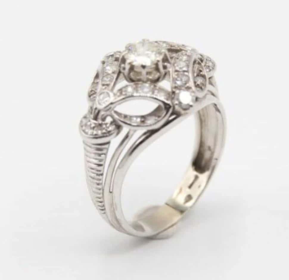 Bague en or blanc et platine orné d'un diamant