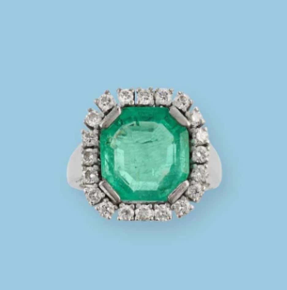 Bague en or gris de 7,25 carats pesant 12,11 g