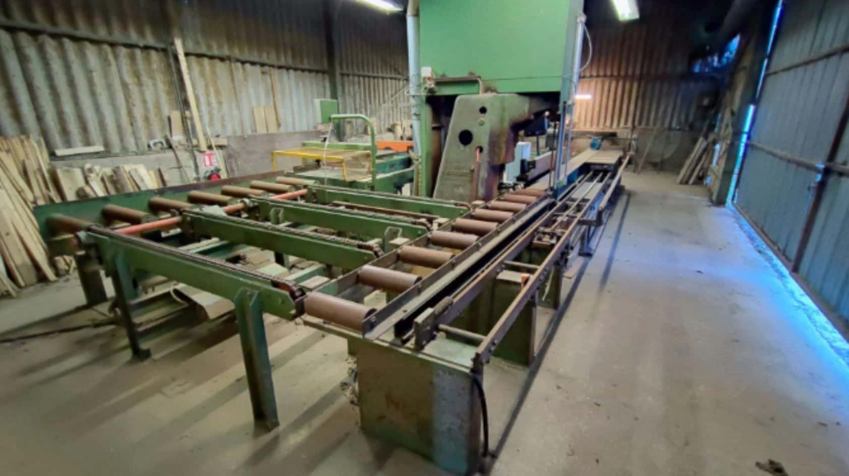 Un banc de scie de 10x3,5 m