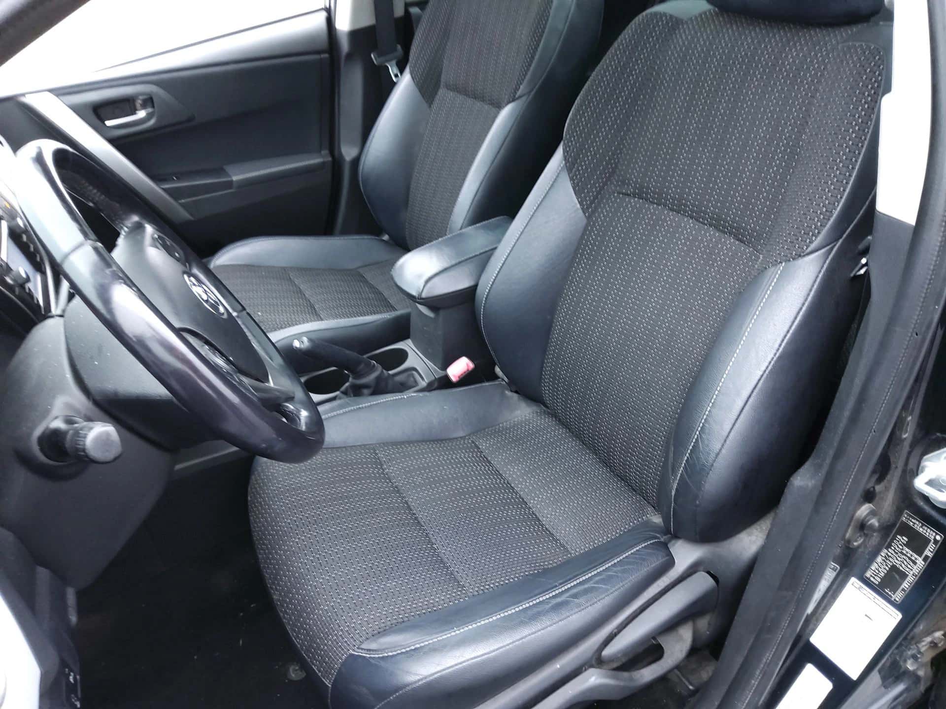 TOYOTA · 2015 · 80 912 km · Hybride à Bassens — photo 1