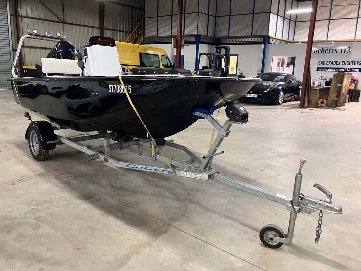 Bateau CNA Challenger J13 de 1986, 50 CH, avec 245 km au compteur