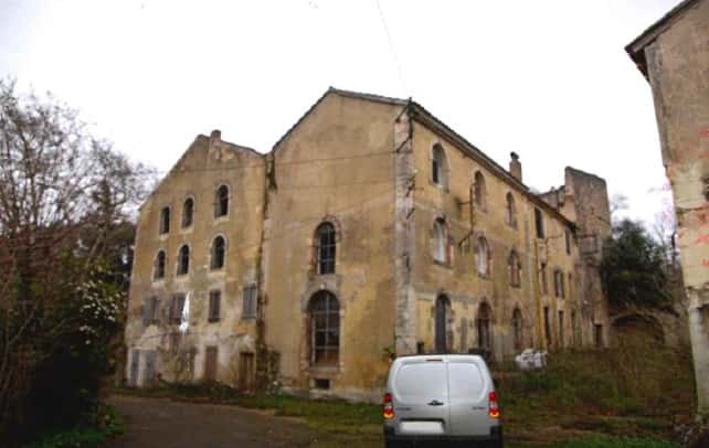 Bâtiment à La-Garde-Adhemar (26)