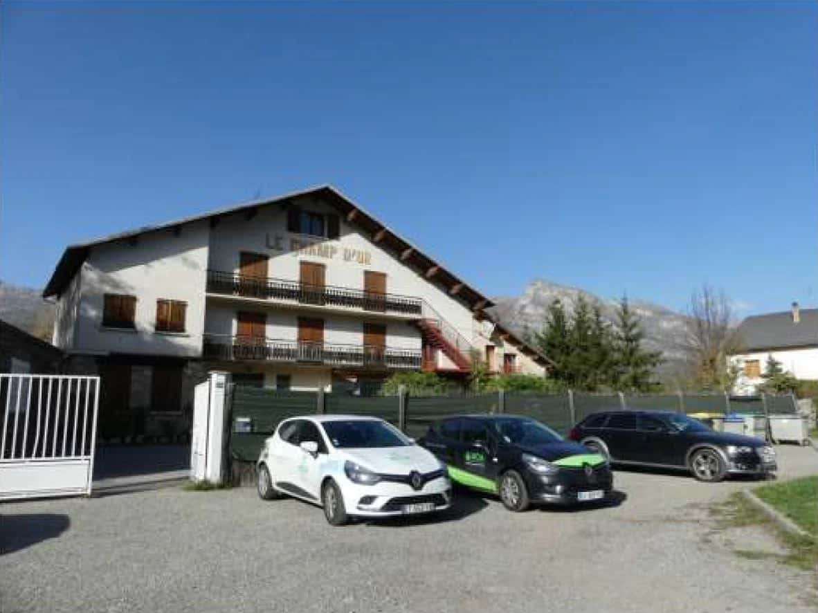 Un Bâtiment de 545,36 m² situé Le Manuel à Chabottes, 545.36 m² · 295 €/m² à Gap — photo 1