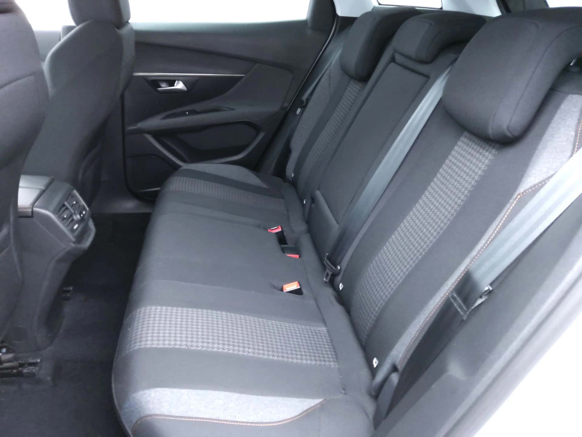 3008 BlueHDi 130ch S&S EAT8, PEUGEOT · 2020 · 211 849 km · Diesel à Bassens — photo 1