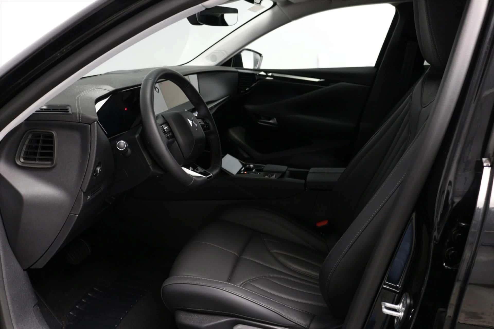 DS4 BlueHDi 130 EAT8, DS · 2024 · 8 686 km · Diesel à Vertou — photo 1