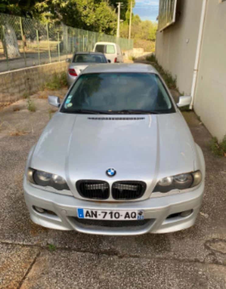 BMW 328 année 1999, ayant 355738 km au compteur