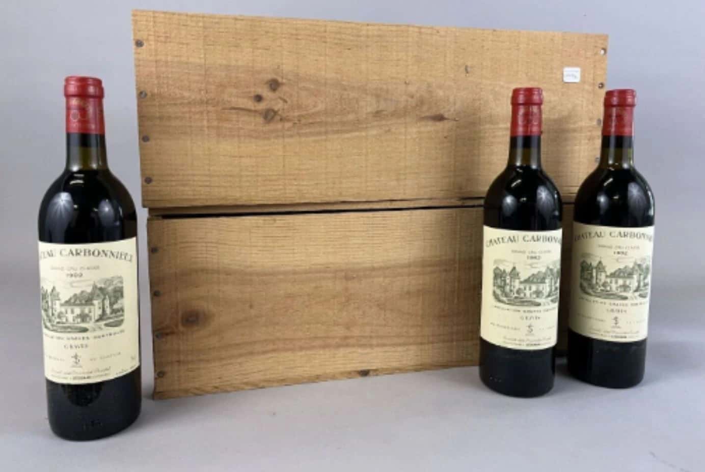 24 bouteilles de Chateau Carbonnieux 1982