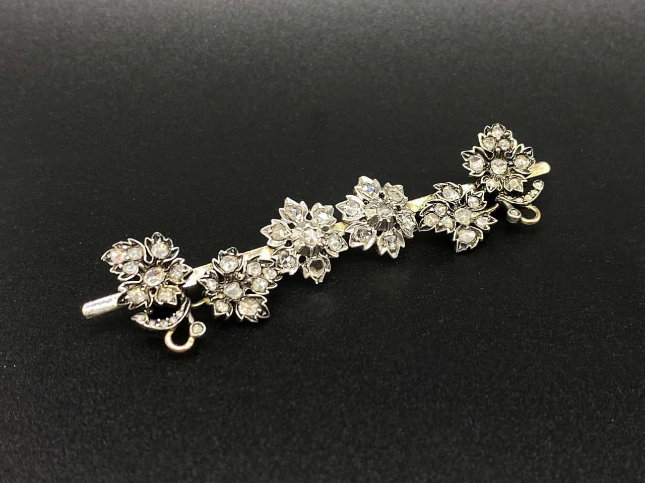 Broche barrette en or gris 18K (750 millièmes) à m…