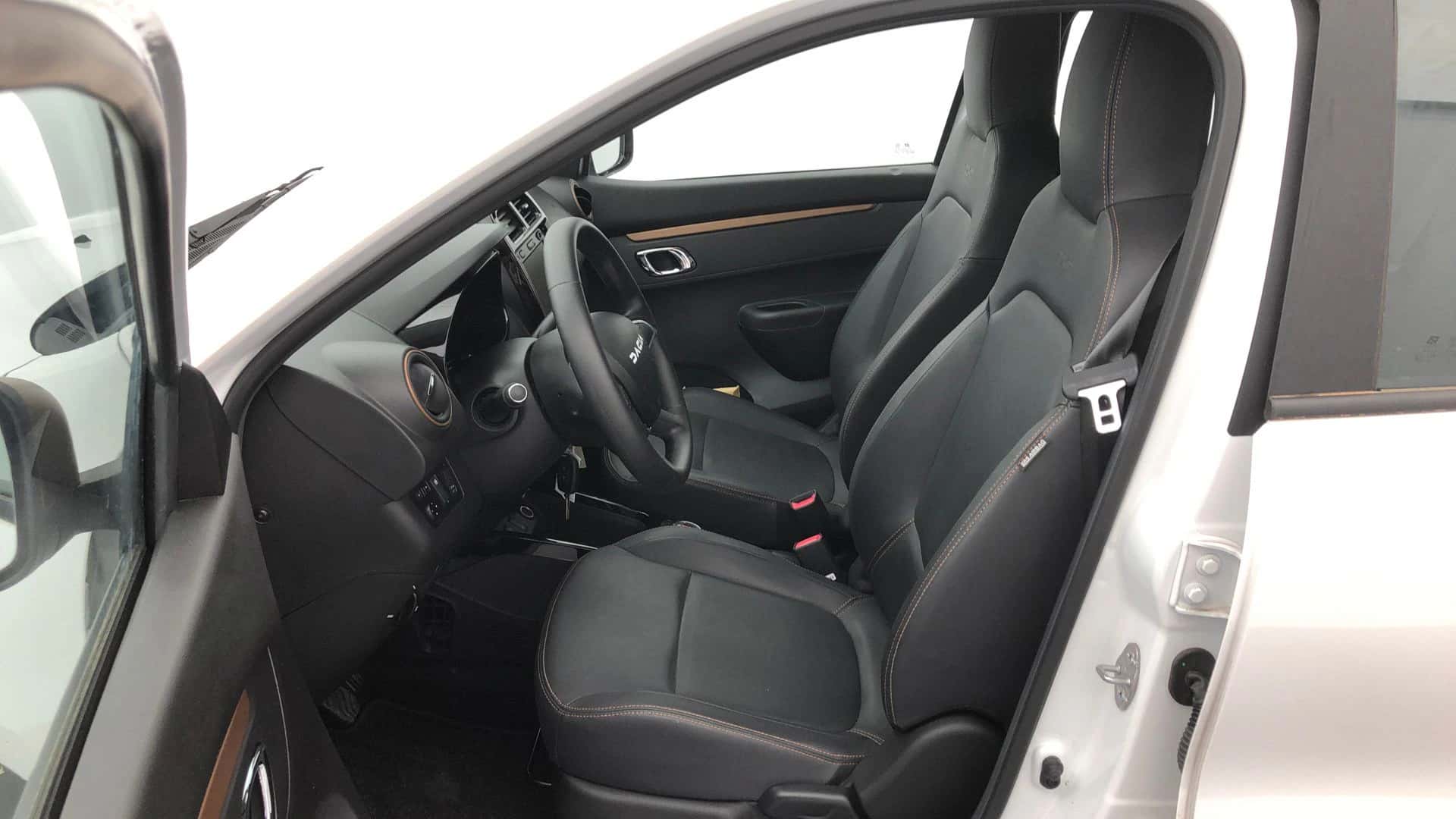 Câbles T2/T2 et T2/220V…, DACIA · 2023 · 10716 km · Electrique à Miramas — photo 1
