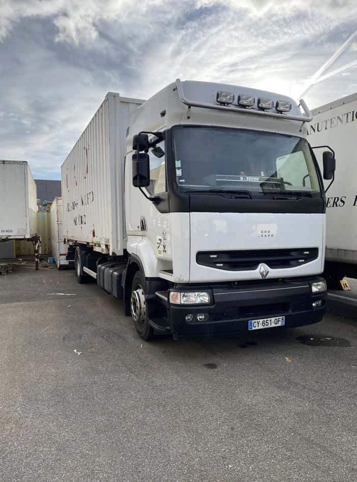 Camion Renault ayant 575000 Km au compteur