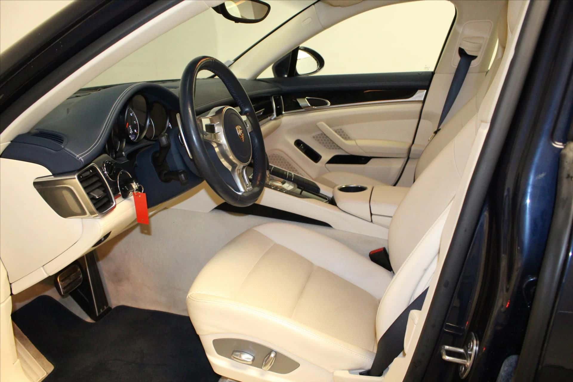 PORSCHE · 2012 · 71037 km · Essence à Caudan — photo 1