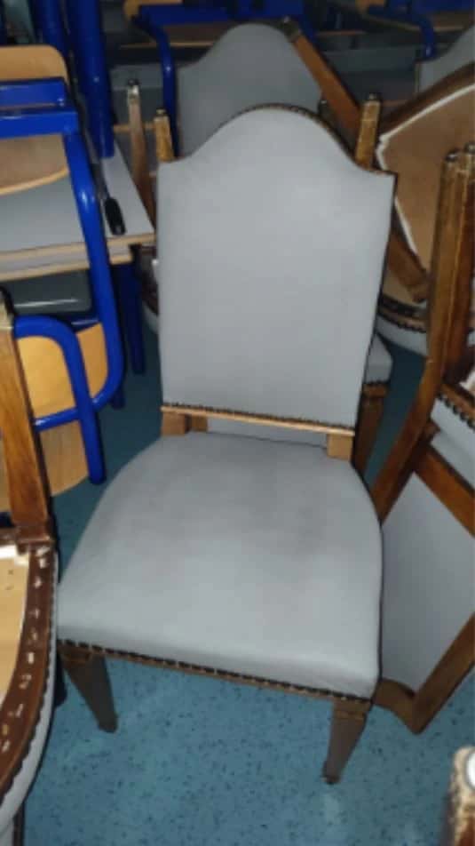 26 chaises et 2 fauteuils — photo 1