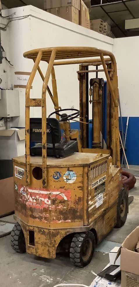 Un chariot élévateur