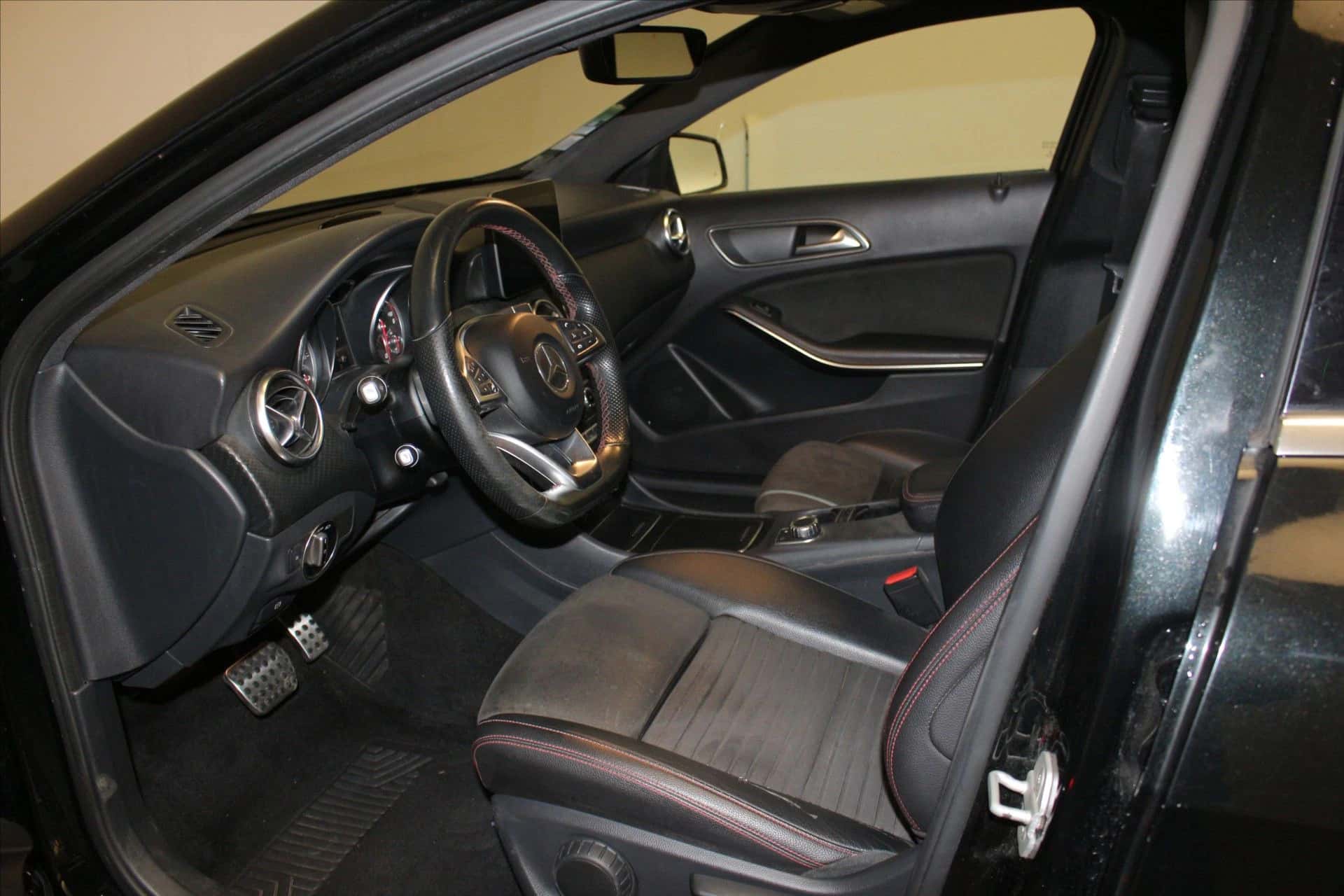 Classe A 180 d 7G-DCT, MERCEDES · 2017 · 140 126 km · Diesel à Caudan — photo 1