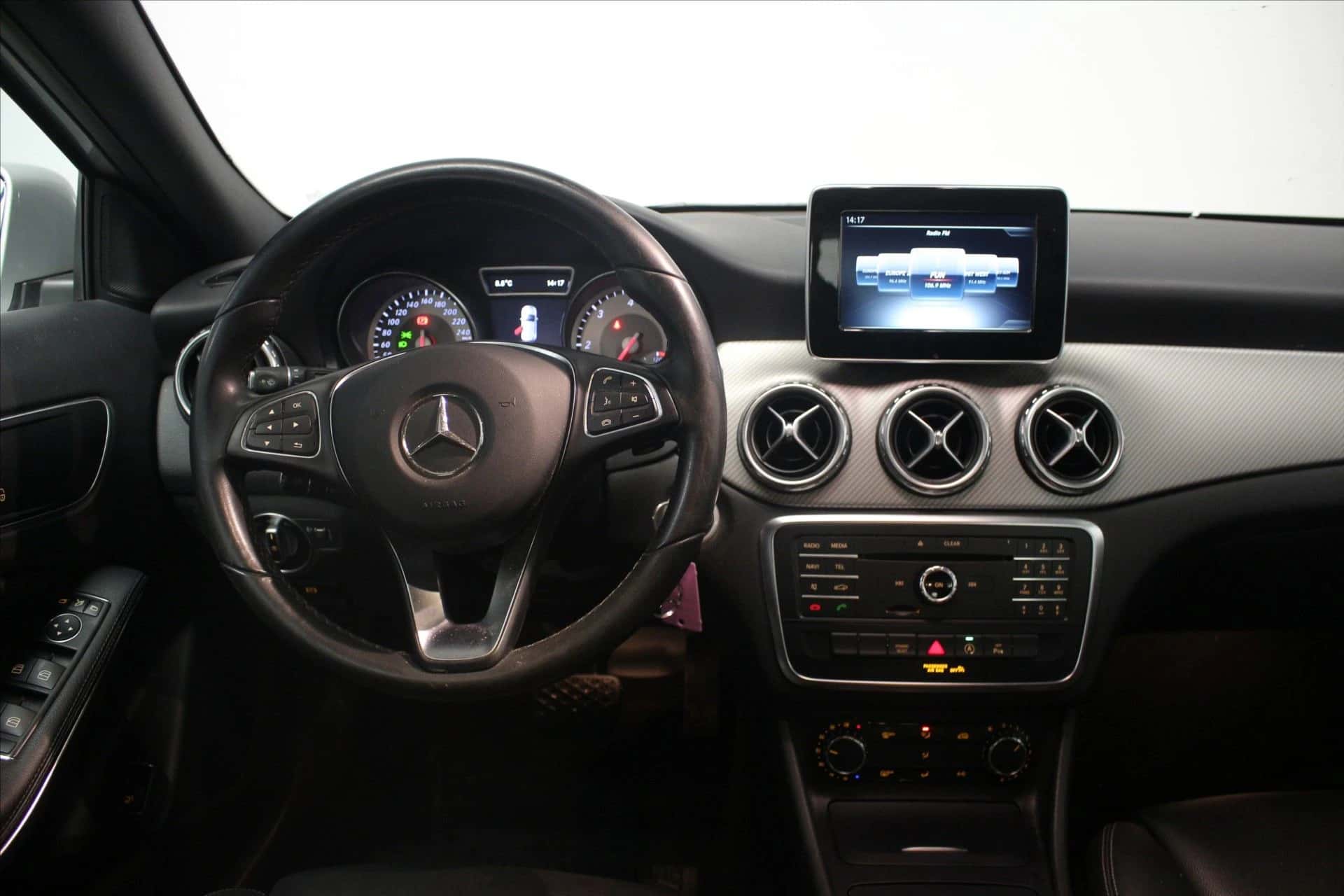 Classe GLA 200 d, MERCEDES · 2016 · 66 630 km · Diesel à Caudan — photo 1