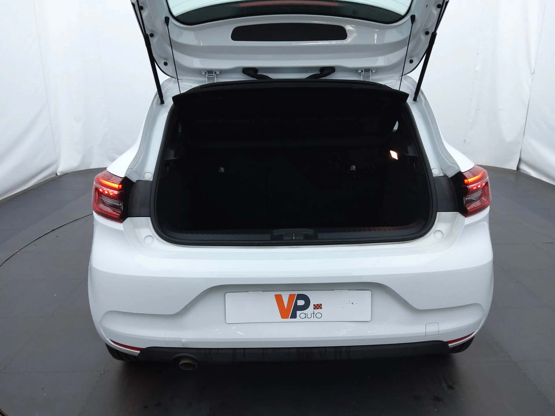 Clio TCe 90, RENAULT · 2023 · 31 971 km · Essence à Bassens — photo 1