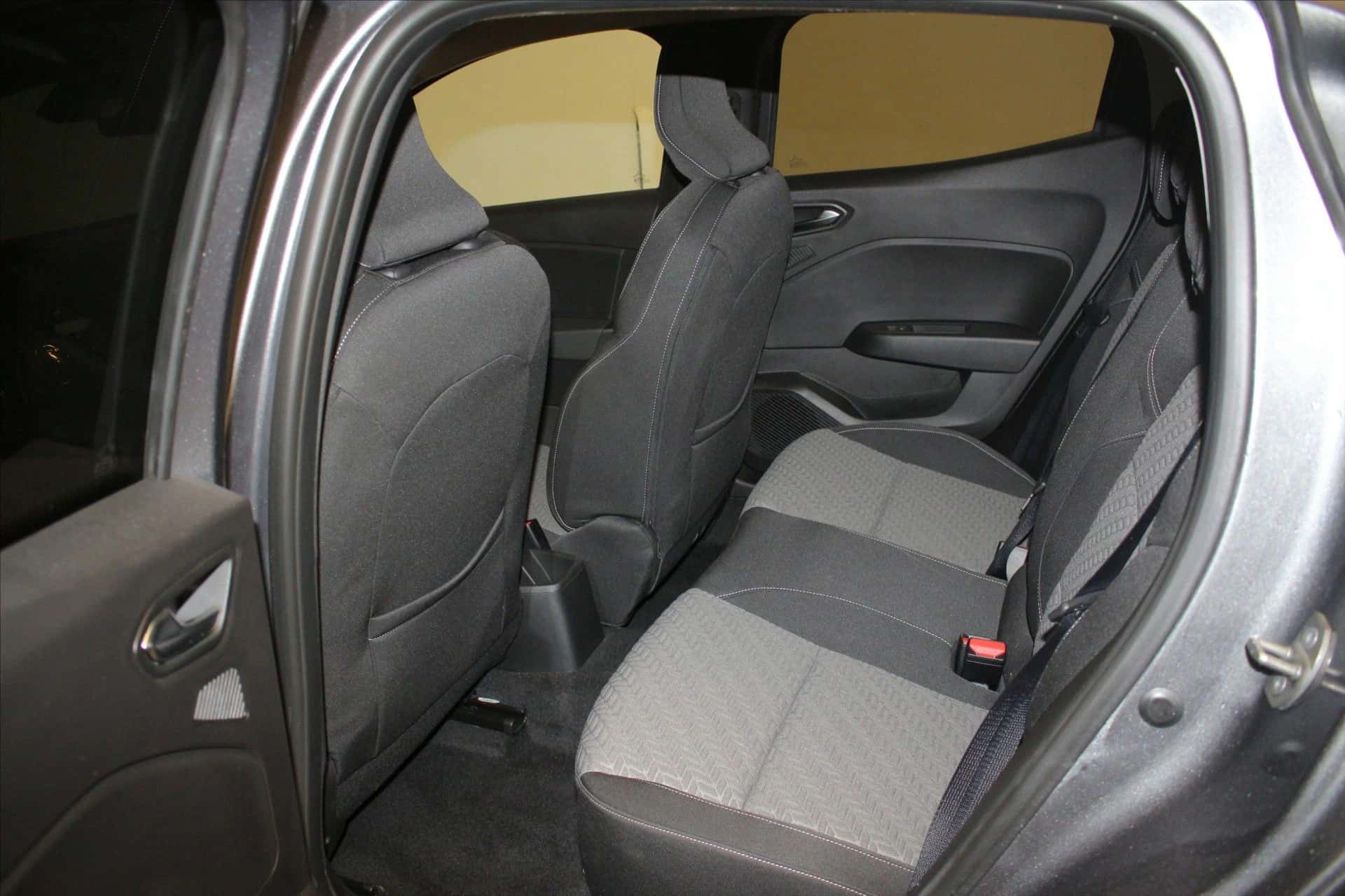Clio TCe 90, RENAULT · 2023 · 11 375 km · Essence à Caudan — photo 1