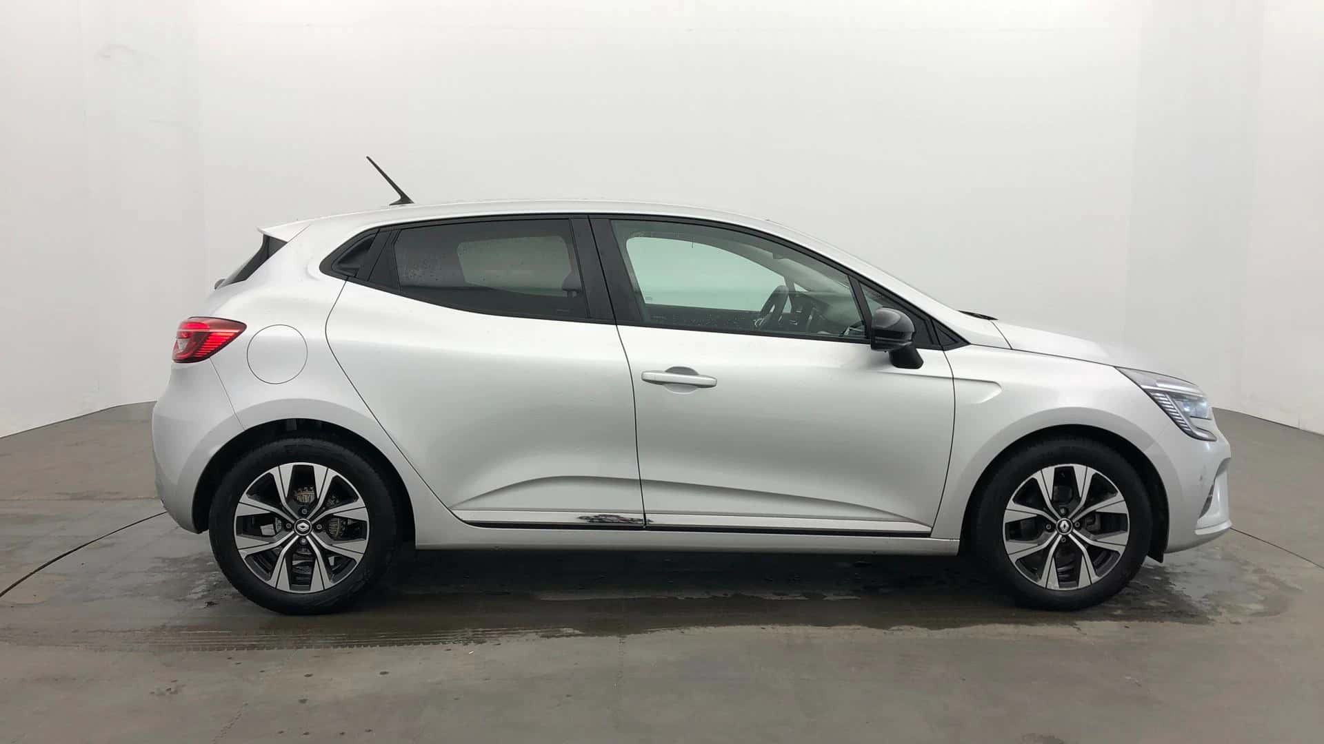 Clio TCe 100 GPL, RENAULT · 2023 · 7 581 km · Hybride à Vertou — photo 1