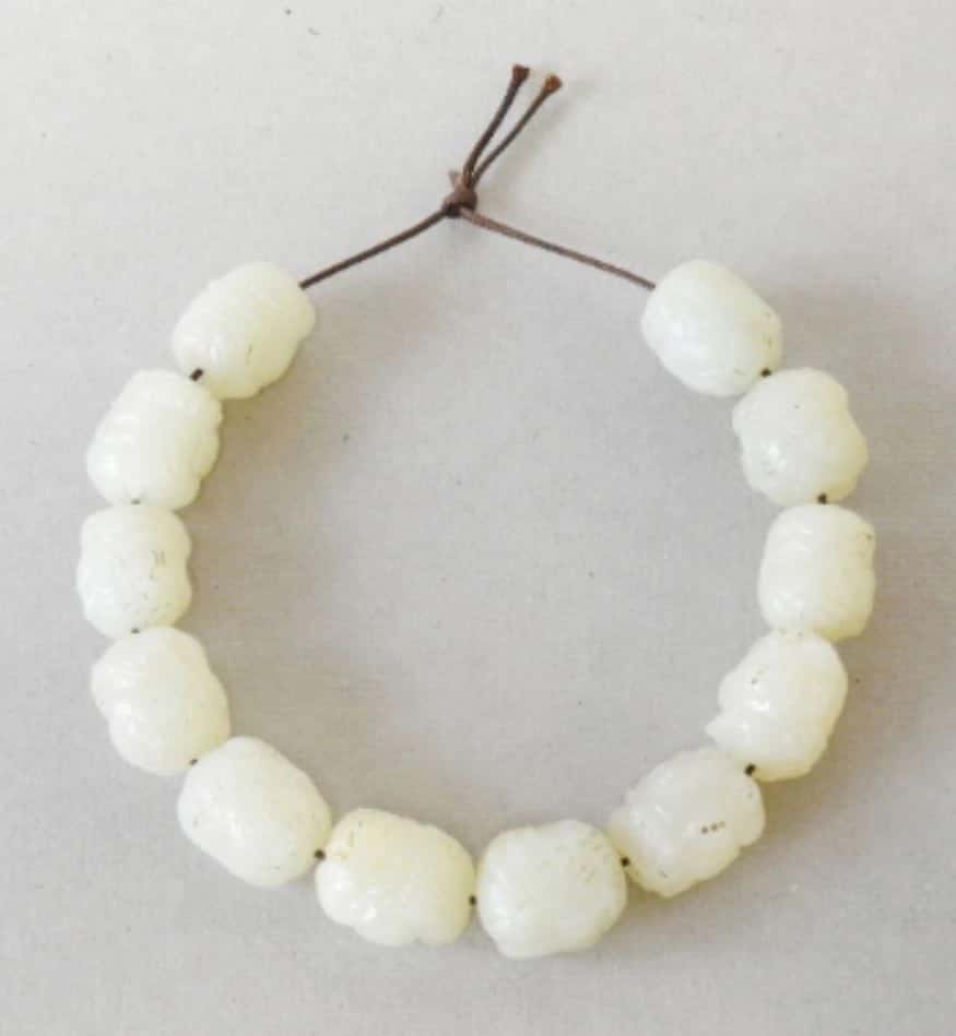 Collier chinois à douze perles en jade