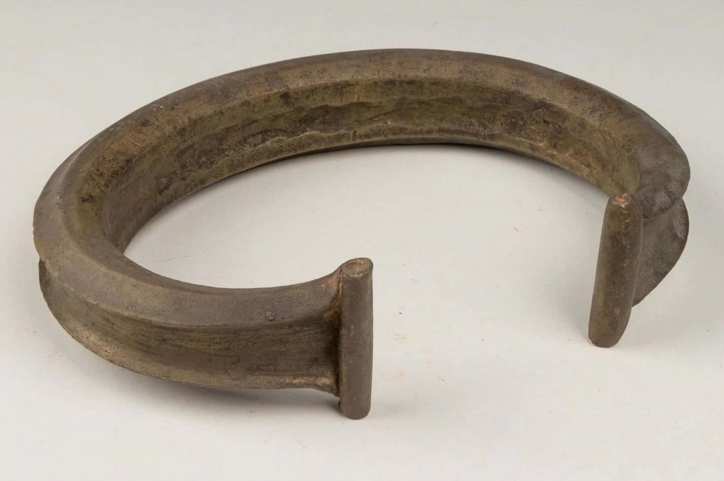 Collier Fang en laiton, originaire du Gabon, En laiton — photo 1