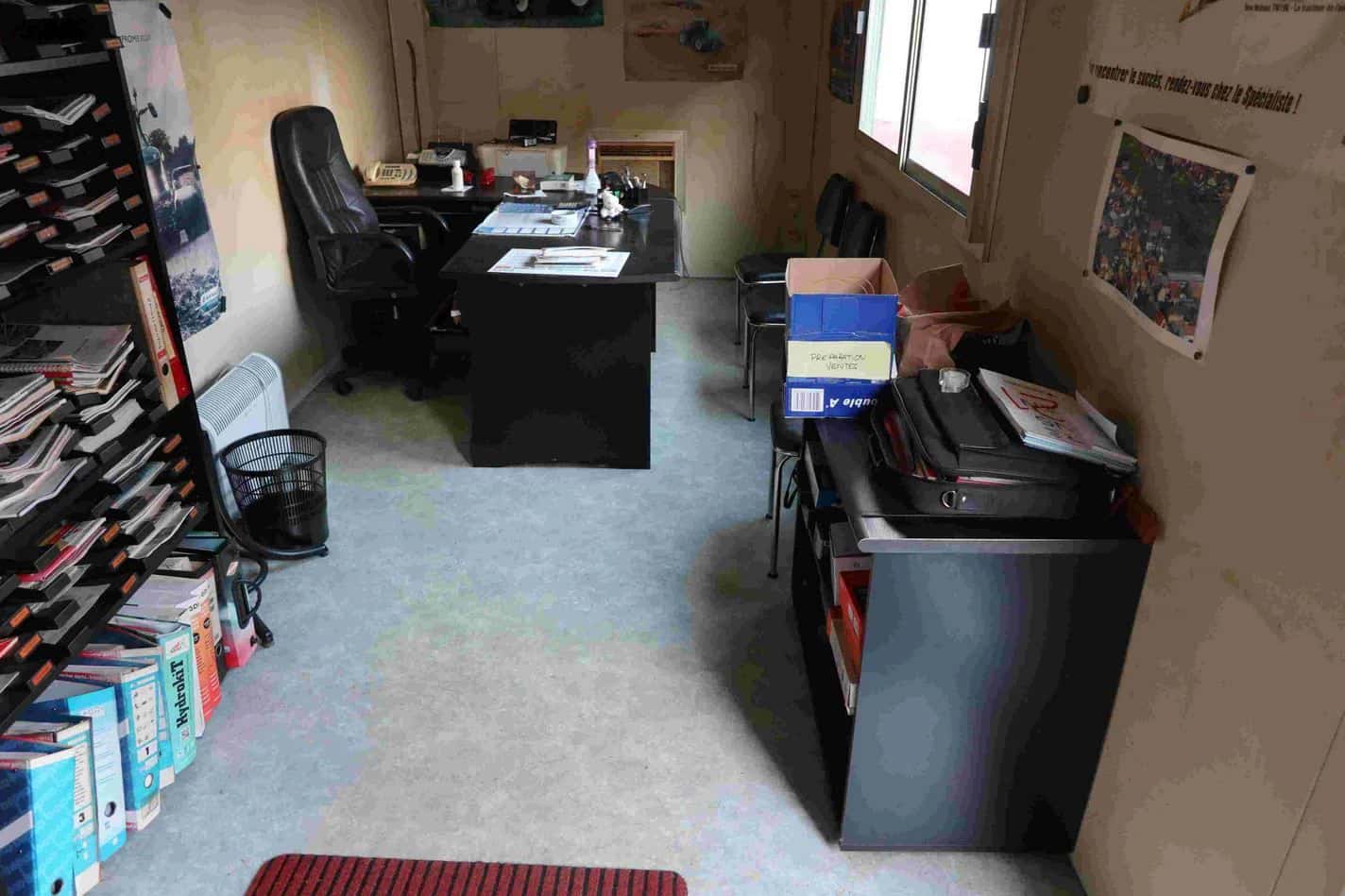 Contenu d'un bureau bureau et meubles