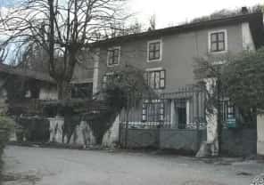 Corps de ferme à Morette (38), Morette à Morette — photo 1