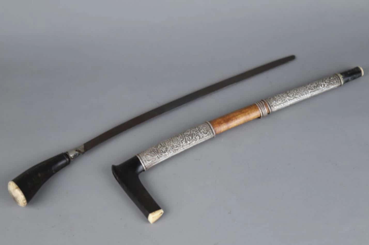 Couteau Sewar avec fourreau en bois, Pommeau en os — photo 1