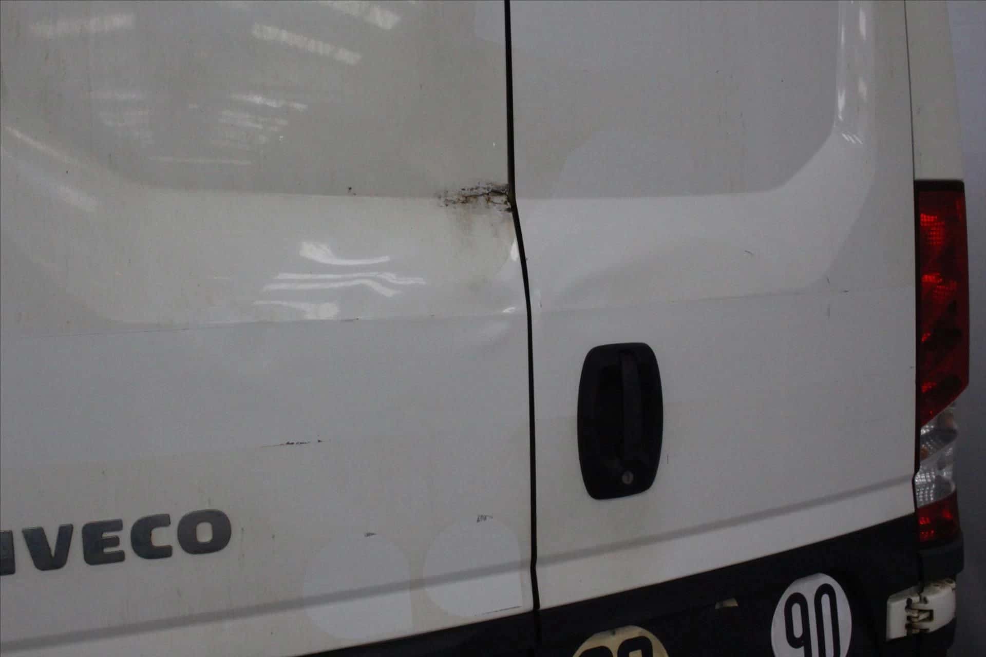 DAILY FOURGON 3.0 HPi 150 52C15V11, IVECO · 2017 · 220839 km · Essence à Caudan — photo 1