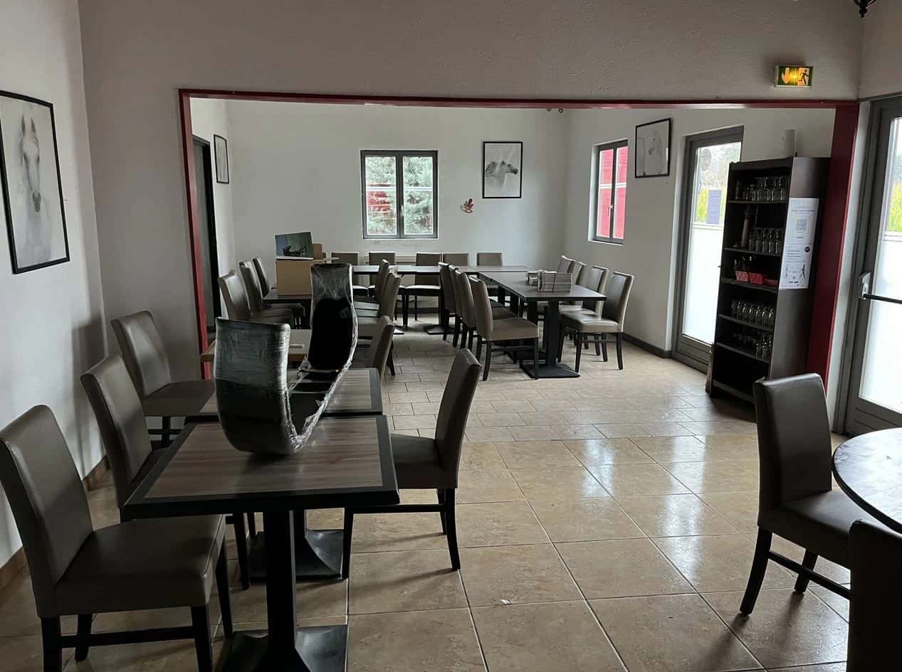Des tables et des chaises à Hirtzbach — photo 1