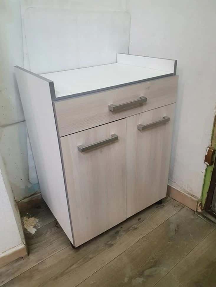 Deux meubles bas en mélamine