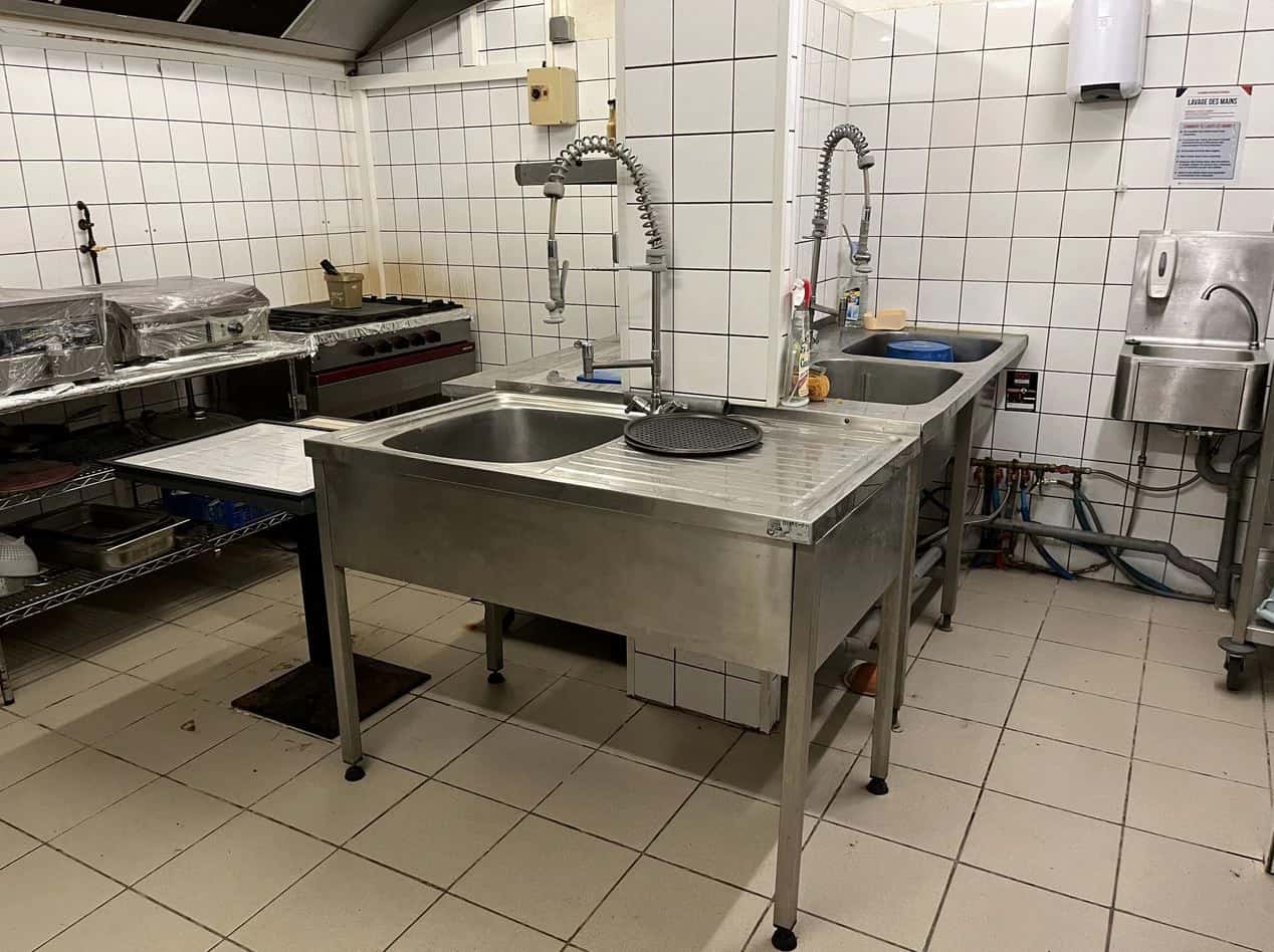 Divers éléments de cuisine en inox