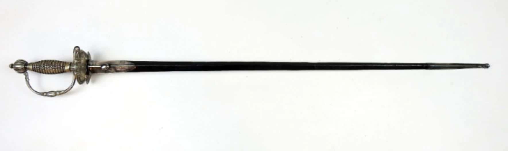 Épée d'officier vers 1760-1780, Monture en argent à Blois — photo 1