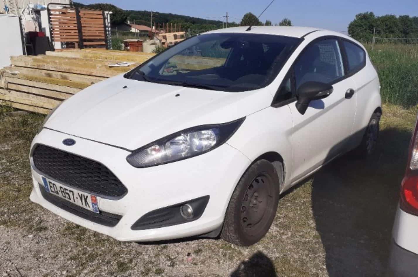 FOURGON FORD FIESTA, immatriculée EQ-857-YK