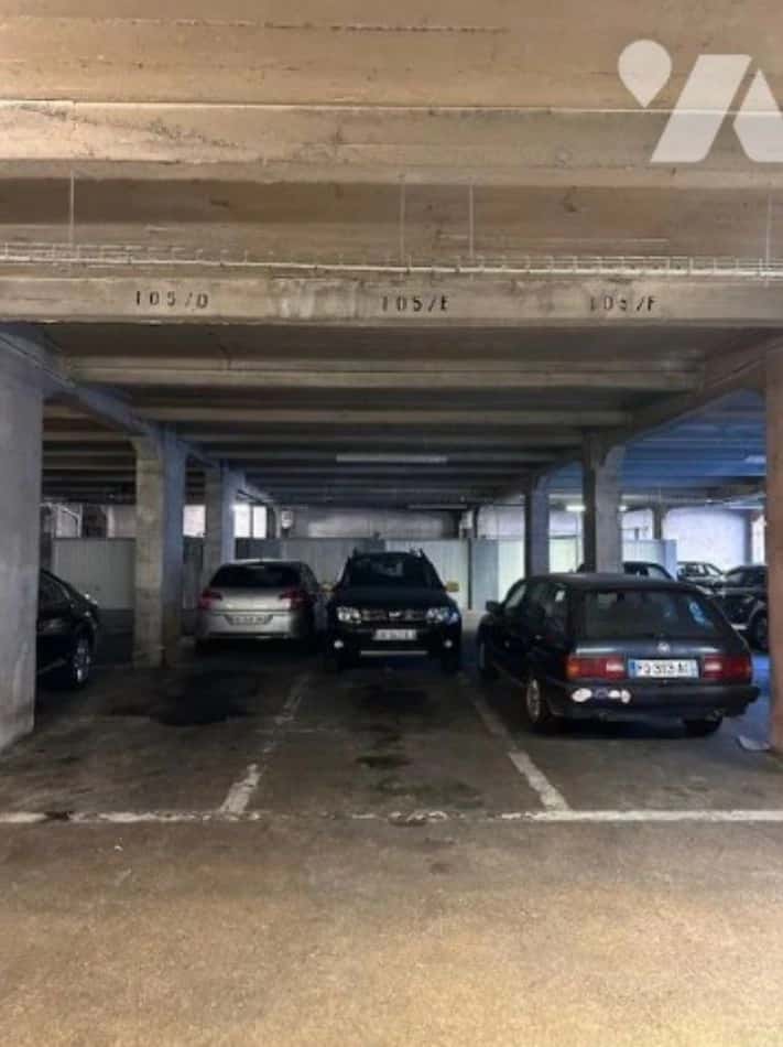 Un garage situé rue Lauriston à Paris, Paris à Paris — photo 1