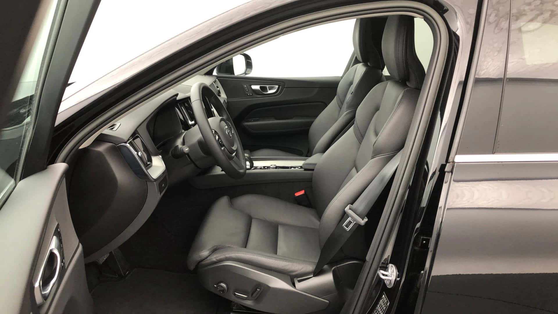 XC60 B4 197 ch Geartronic 8, VOLVO · 2022 · 3 021 km · Hybride à Miramas — photo 1