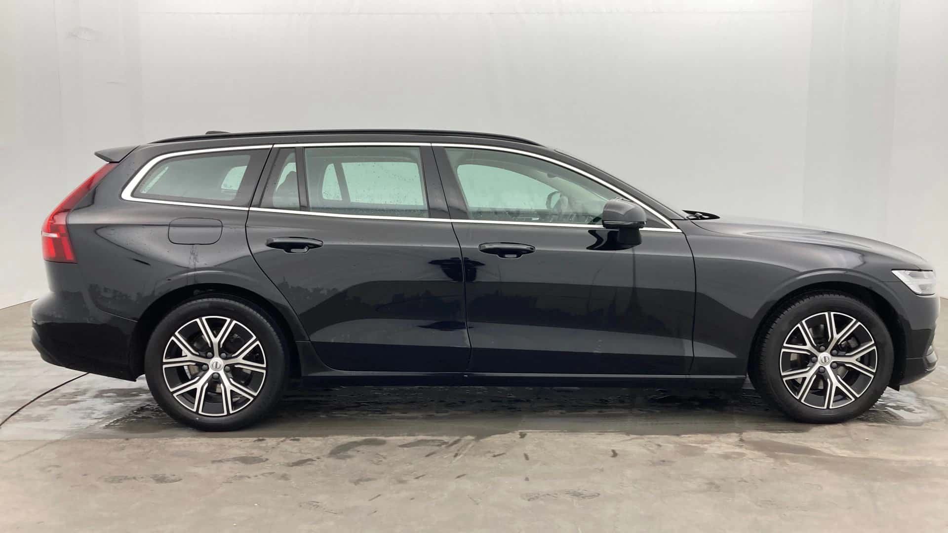 V60 B4 197 ch Geartronic 8, VOLVO · 2023 · 81 061 km · Hybride à Vertou — photo 1