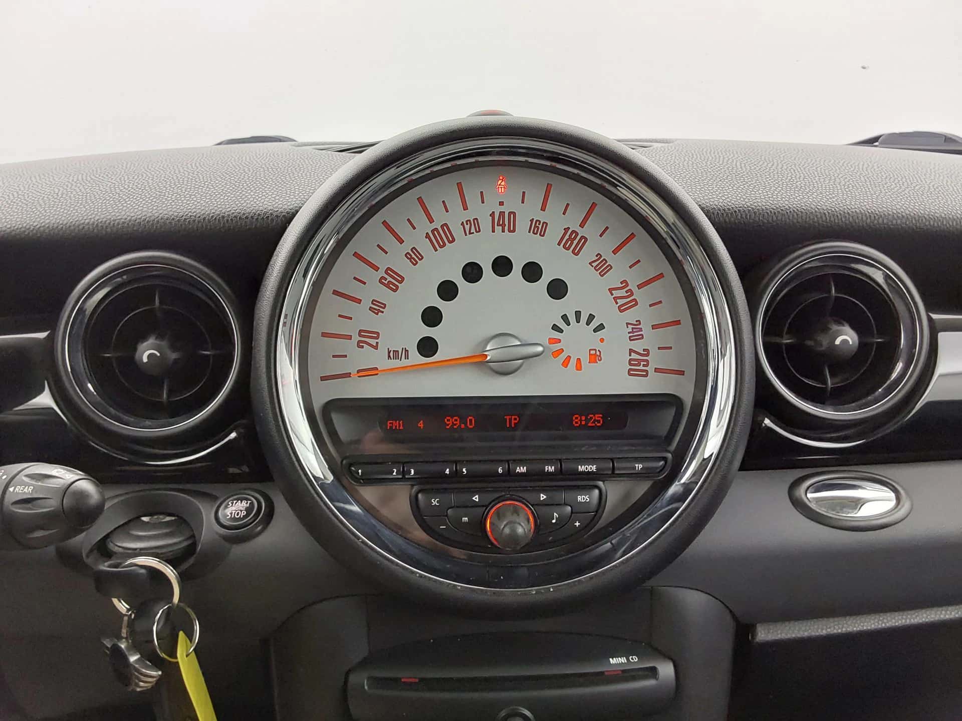 HATCH R56 Mini 98 ch One Pack Salt, MINI · 2012 · 124387 km · Essence à Valenton — photo 1