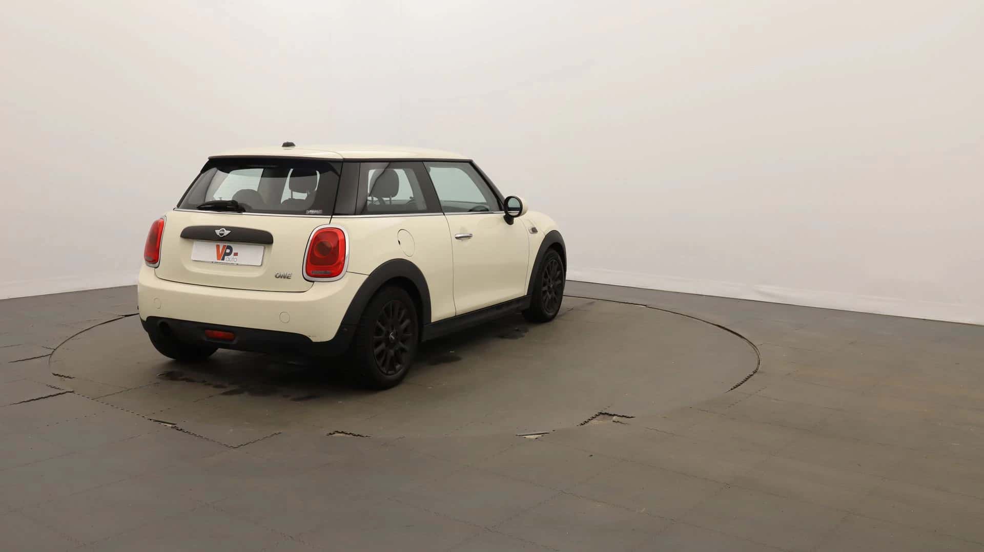 Hatch 3 Portes One 102 ch, MINI · 2016 · 104 439 km · Essence à Colombier-Saugnieu — photo 1