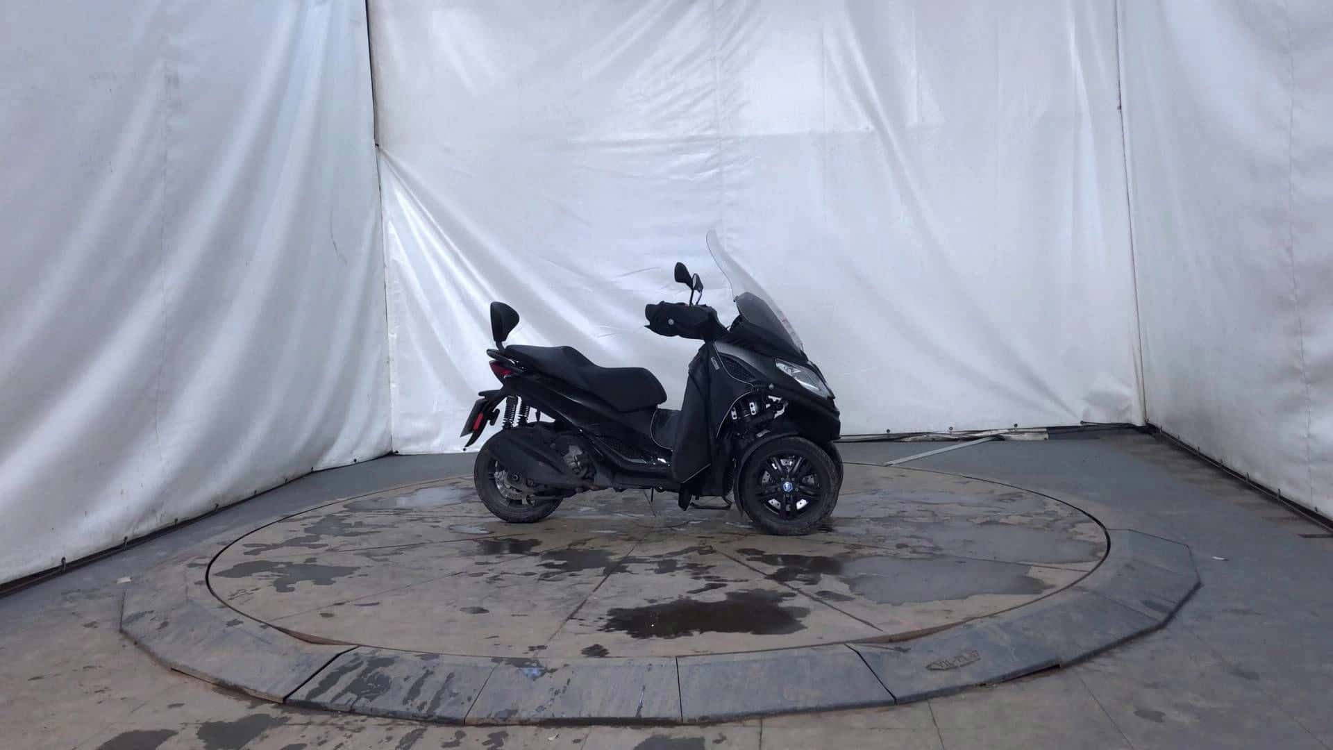 300 HPE, PIAGGIO · 2023 · 6 752 km · Essence à Anceaumeville — photo 1