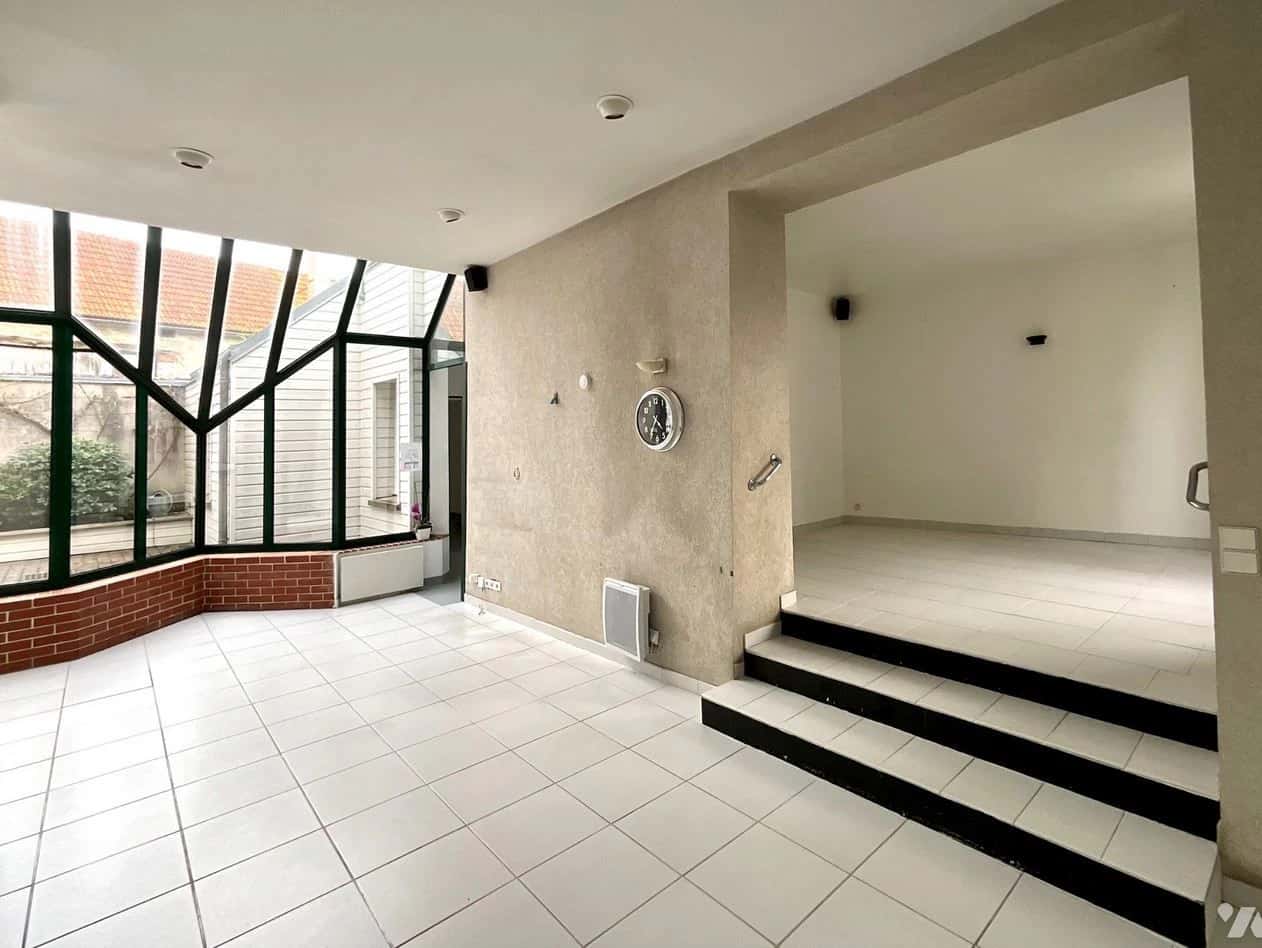 Un immeuble de 155 m² situé place du Calvaire à Sours, Sours · 155 m² à Sours — photo 1