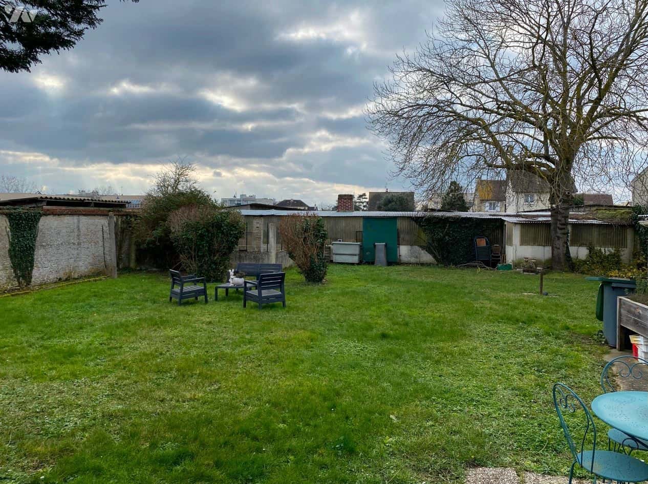 Un immeuble de 134 m² situé route de Caen à Ifs, Ifs · 134 m² à Ifs — photo 1