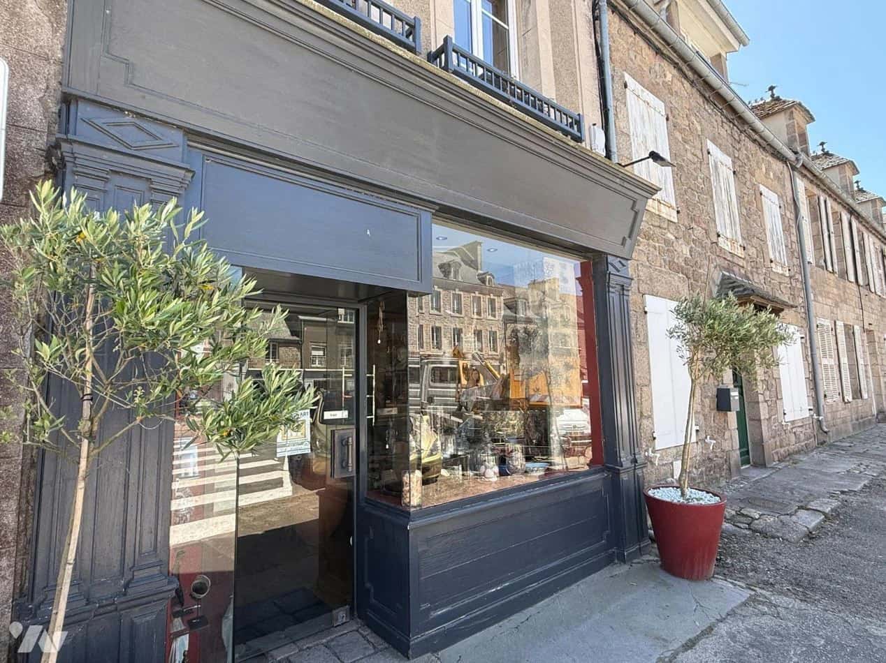 Un immeuble de 135 m² situé rue de la Poste à Barfleur, Barfleur · 135 m² à Barfleur — photo 1