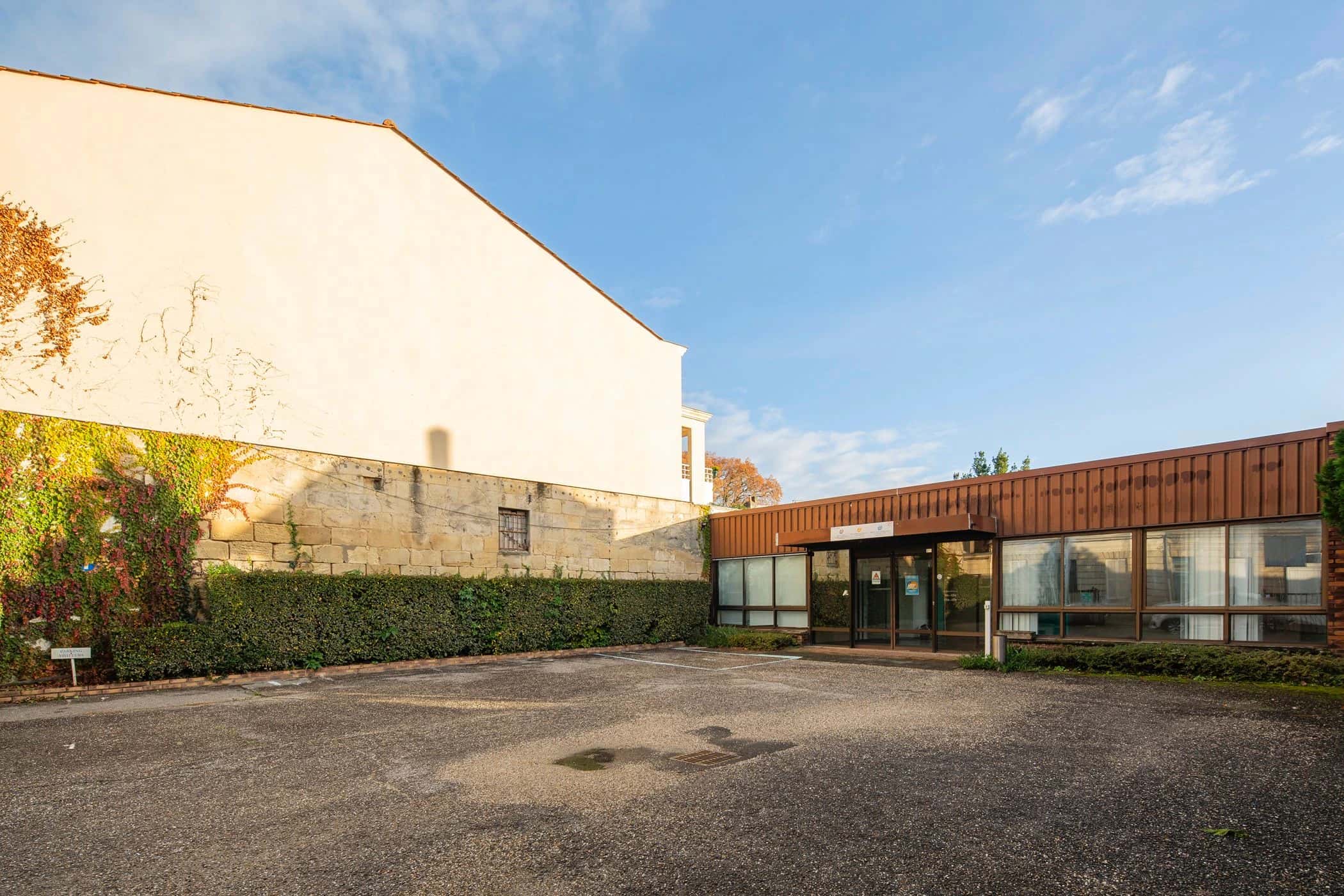 Un immeuble à usage professionnel au Bouscat, Le Bouscat · 570 m² · 1711 €/m² à Le Bouscat — photo 1