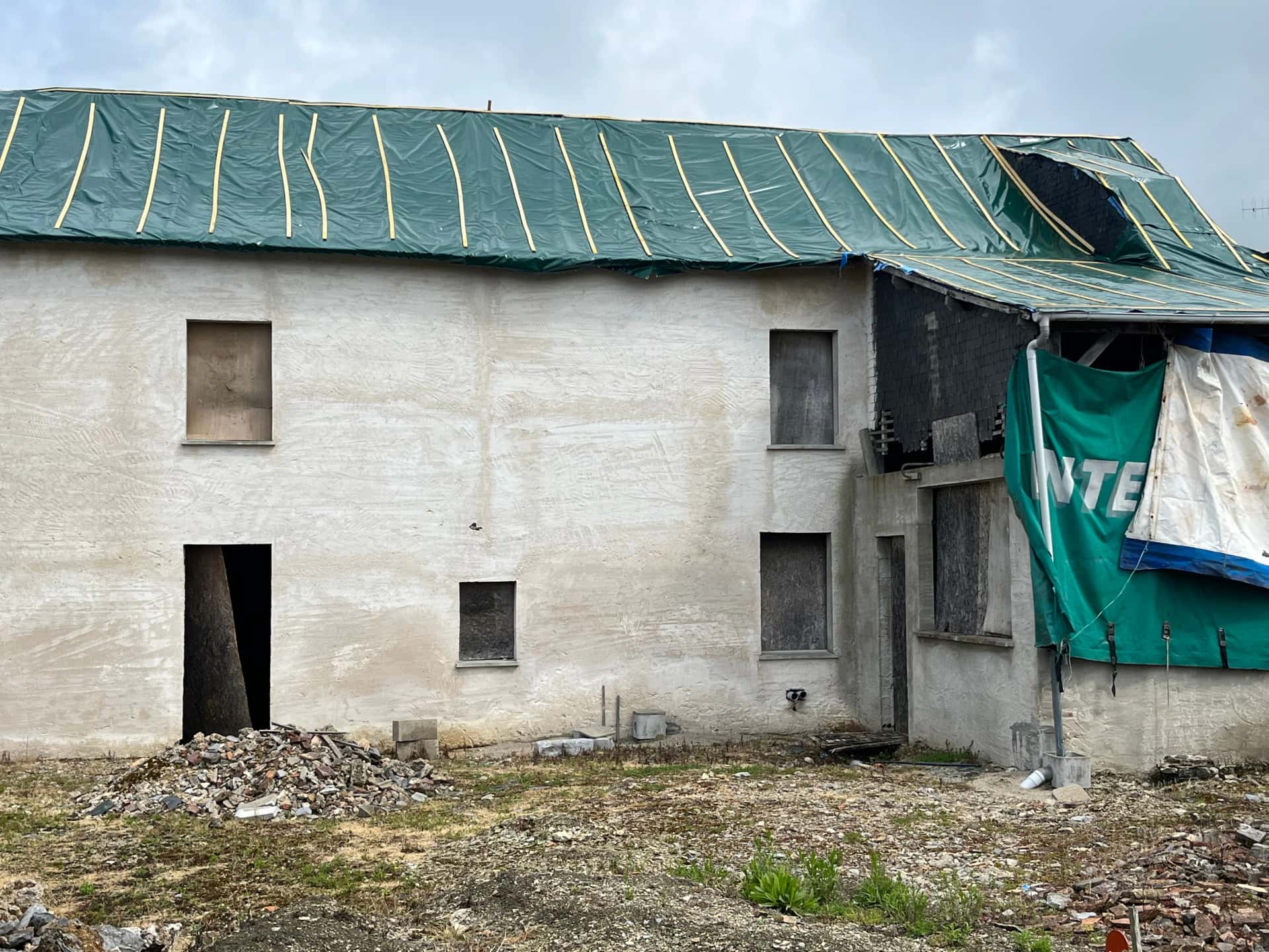 Immeubles situés à La Cropte en Mayenne (53), La Cropte à La Cropte — photo 1