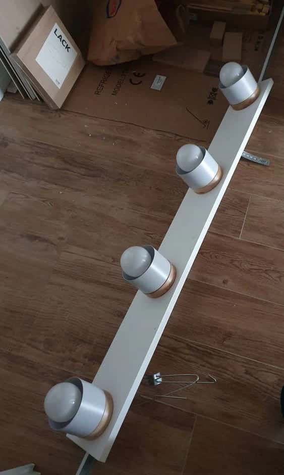 1 Luminaire avec quatre lumières