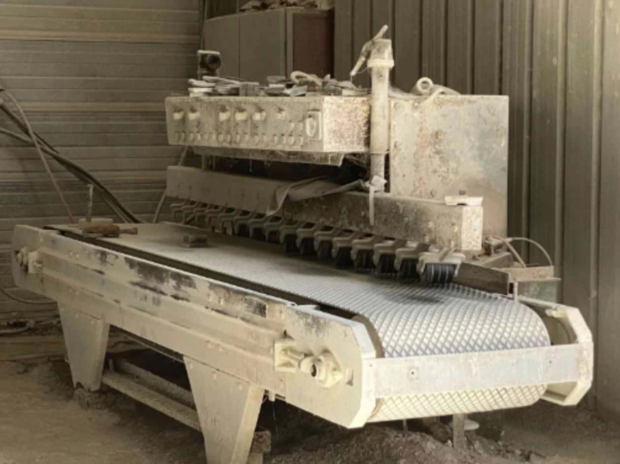 Machine à champ MBM très ancienne