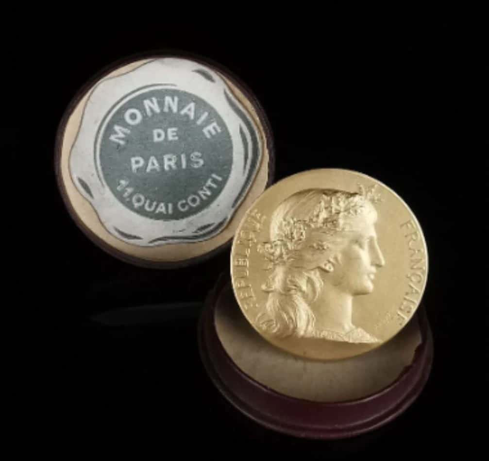 Médaille en or jaune de 3,5 cm de diamètre, En or à Paris — photo 1