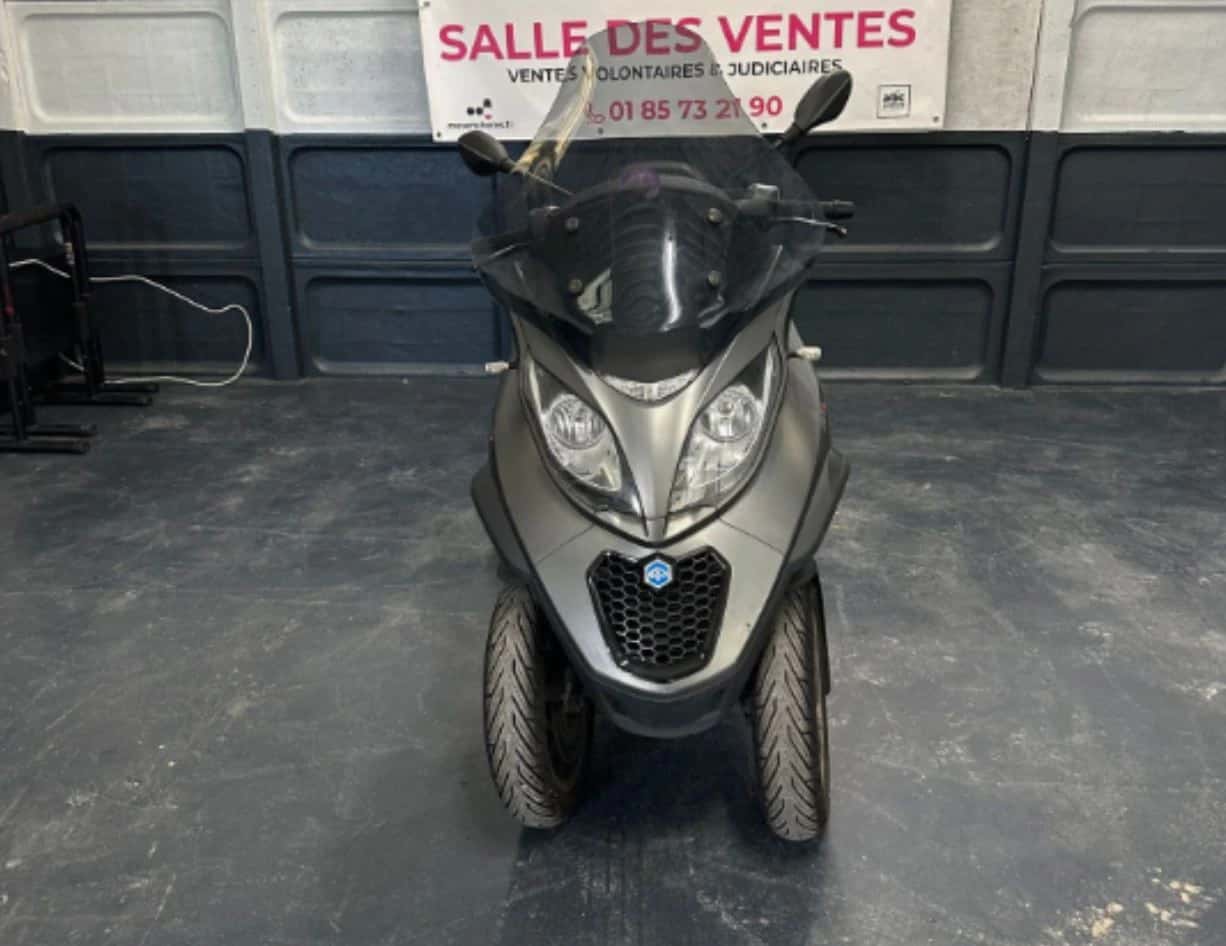 Moto Piaggio MP3 300 cm³, année 2017, avec 32200 km au compteur, PIAGGIO · 2017 · 32 200 km · Essence — photo 1
