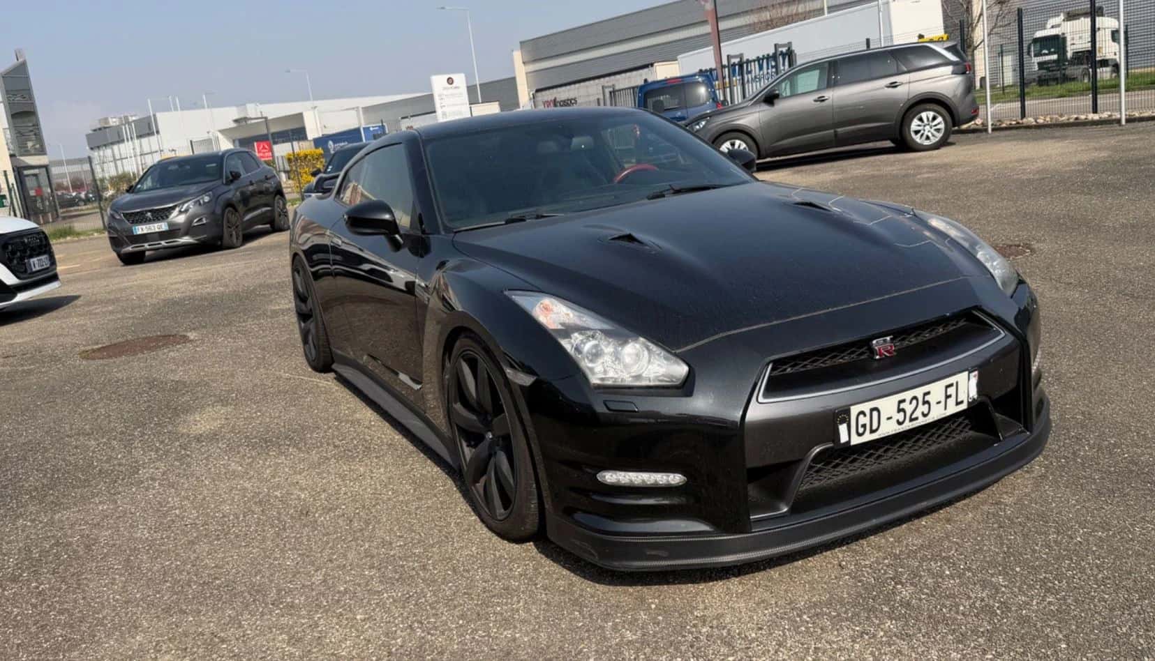 Nissan GTR, noir immatriculée : GD-525-FL